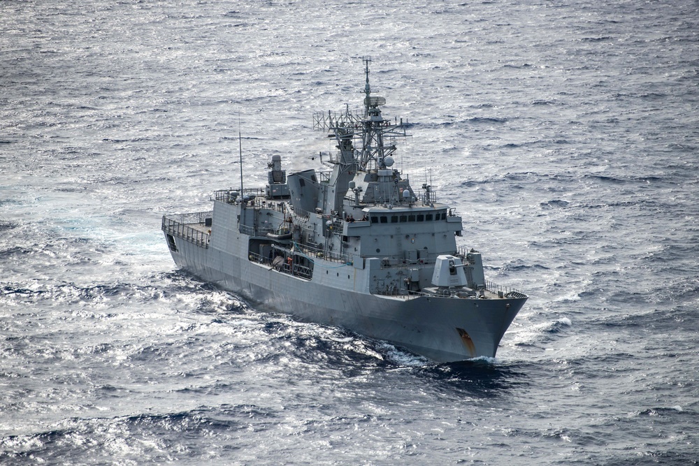 HMNZS Te Mana sails during RIMPAC