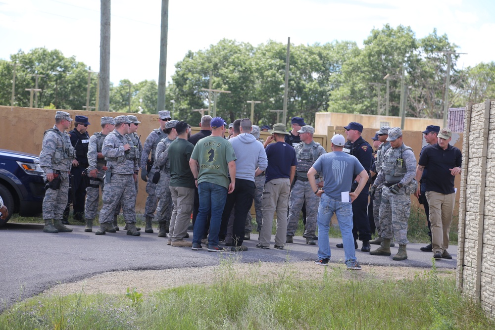 Air Force security forces, Wisconsin State Patrol trooper team up during Patriot North 2018