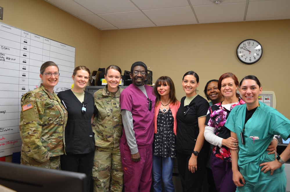 “What to Expect” author meets her biggest and smallest fans during visit to CRDAMC’s Maternal Health