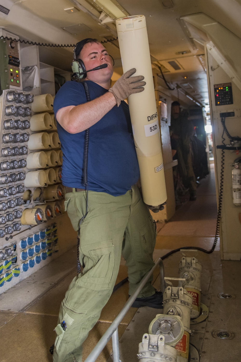 Canadian CP-140 Aurora participates in submarine hunting scenario during RIMPAC 2018