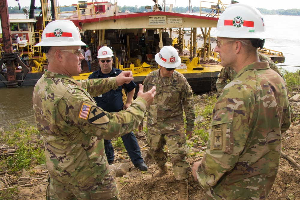 Sergeant Major of the U.S. Army Visits Mat Sinking Unit