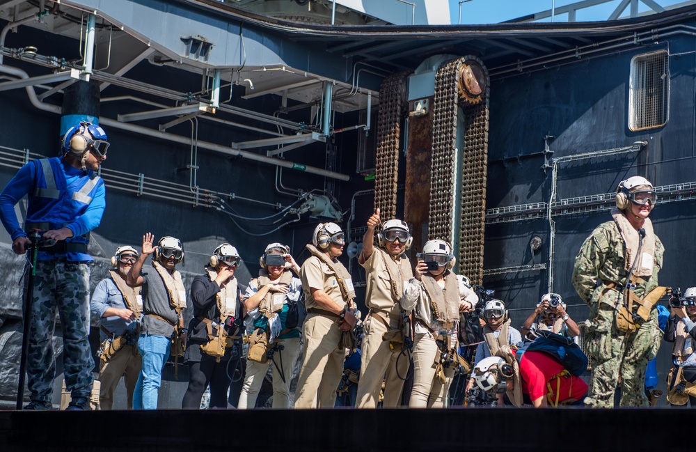 HMAS Adelaide (L01) hosts media day during RIMPAC