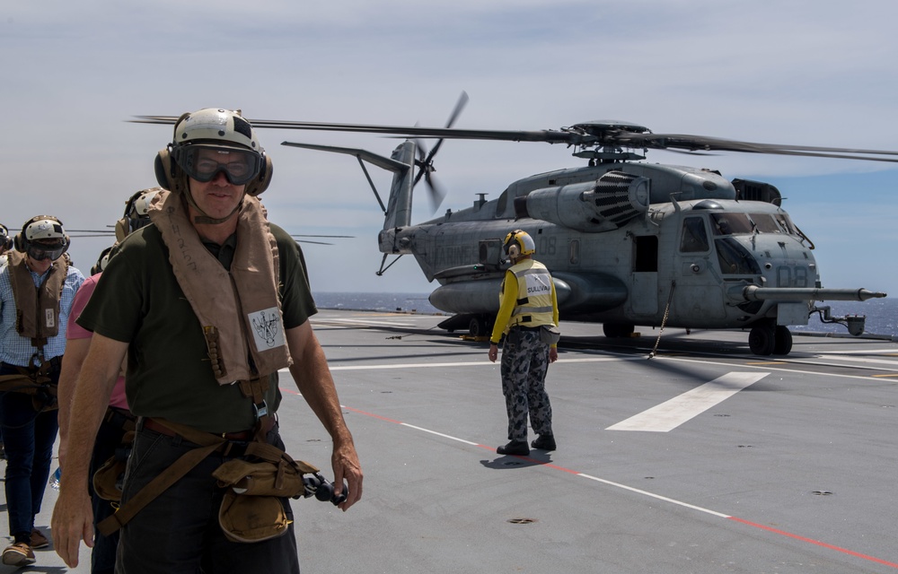 HMAS Adelaide (L01) hosts U.S. Representatives during RIMPAC