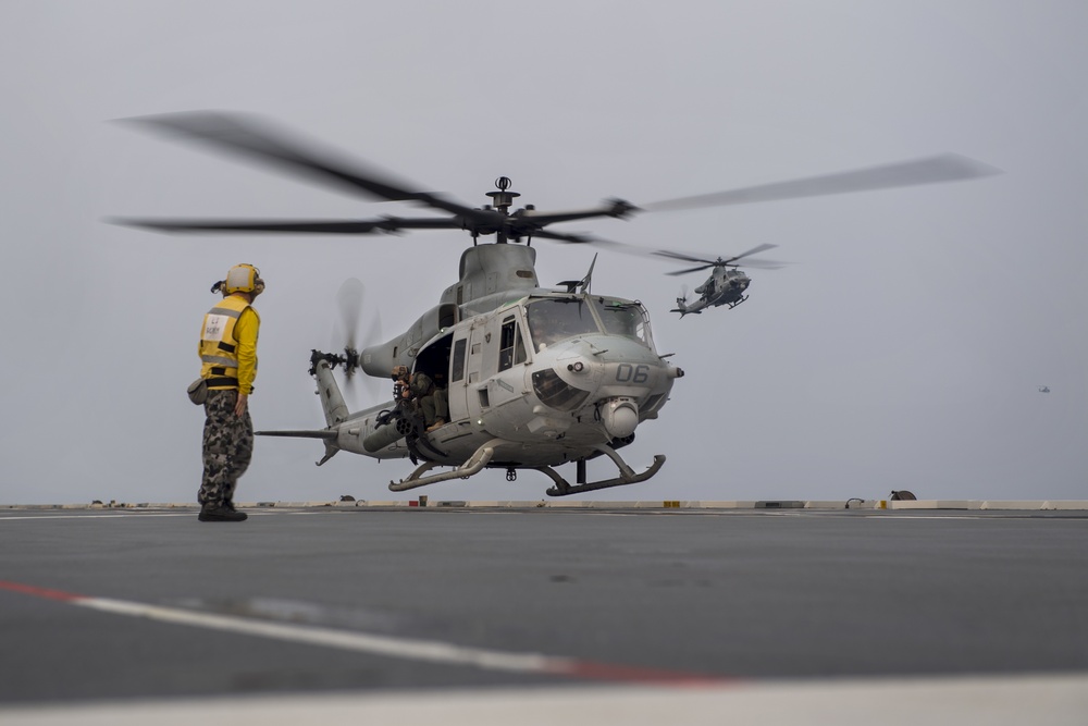 HMAS Adelaide conducts flight operations with U.S. Marine CORPS UH-1Y Huey during RIMPAC