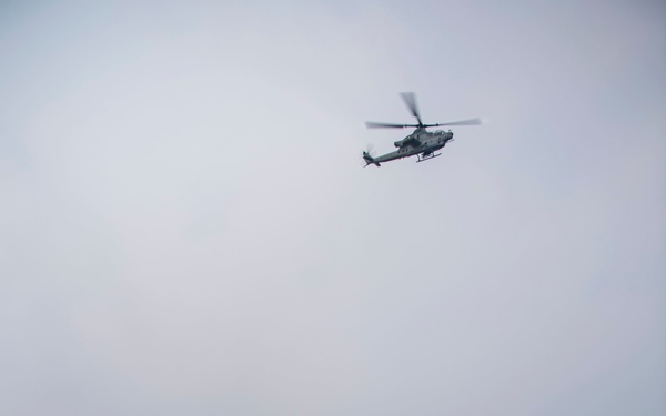 HMAS Adelaide Conducts DLQs With U.S. Marine AH-1Z Cobras and Royal Australian Navy MRH-90 During RIMPAC 2018