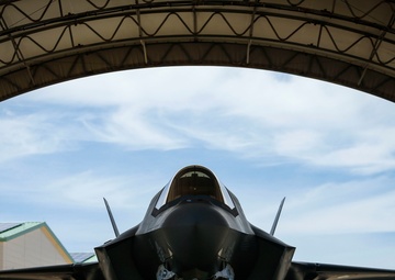 F-35s arrive to Hawaii