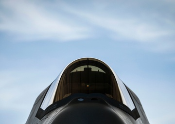 F-35s arrive to Hawaii