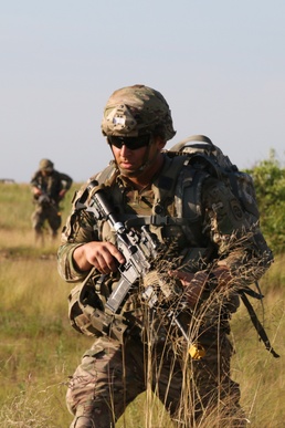 82nd Airborne Division mortarman jump into Operation Devil Storm