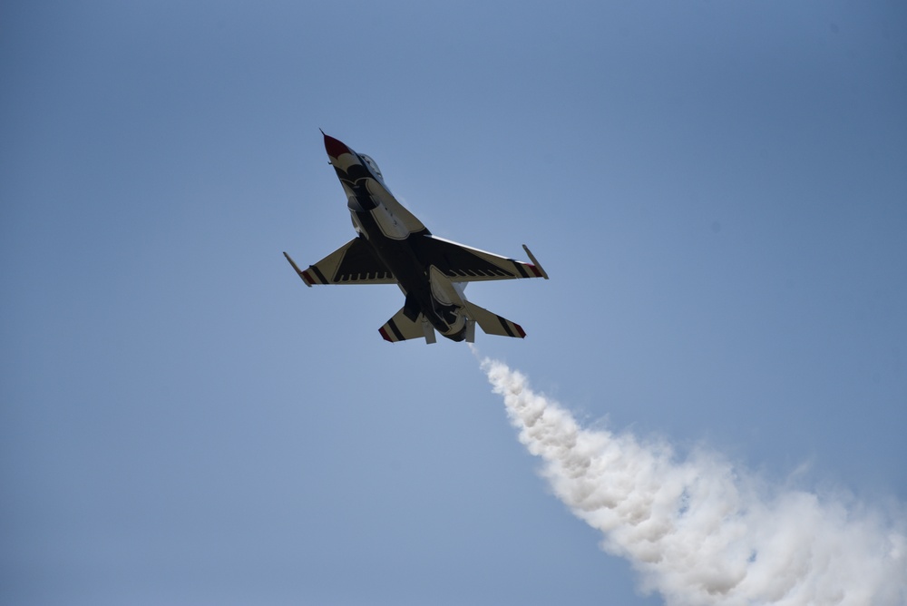 USAF Thunderbirds make roaring return to CFD