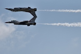 USAF Thunderbirds make roaring return to CFD