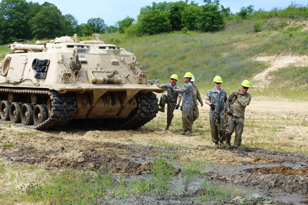 RTS-Maintenance students train in Tracked Vehicle Recovery Course at Fort McCoy