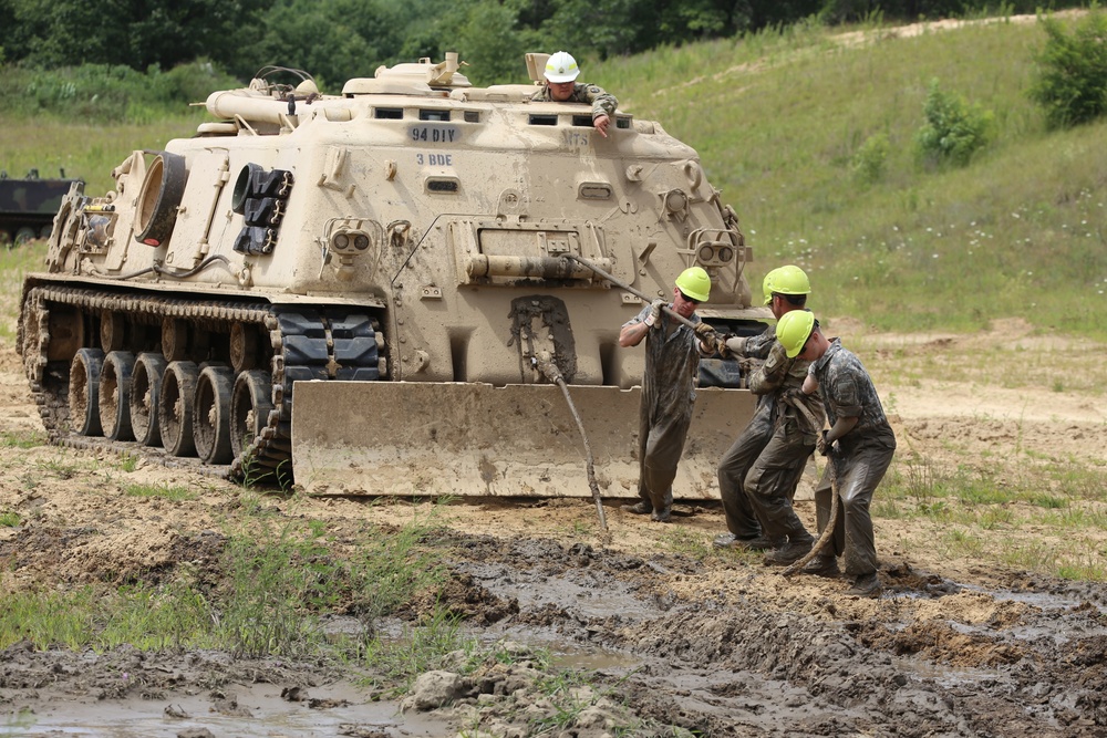 RTS-Maintenance students train in Tracked Vehicle Recovery Course at Fort McCoy