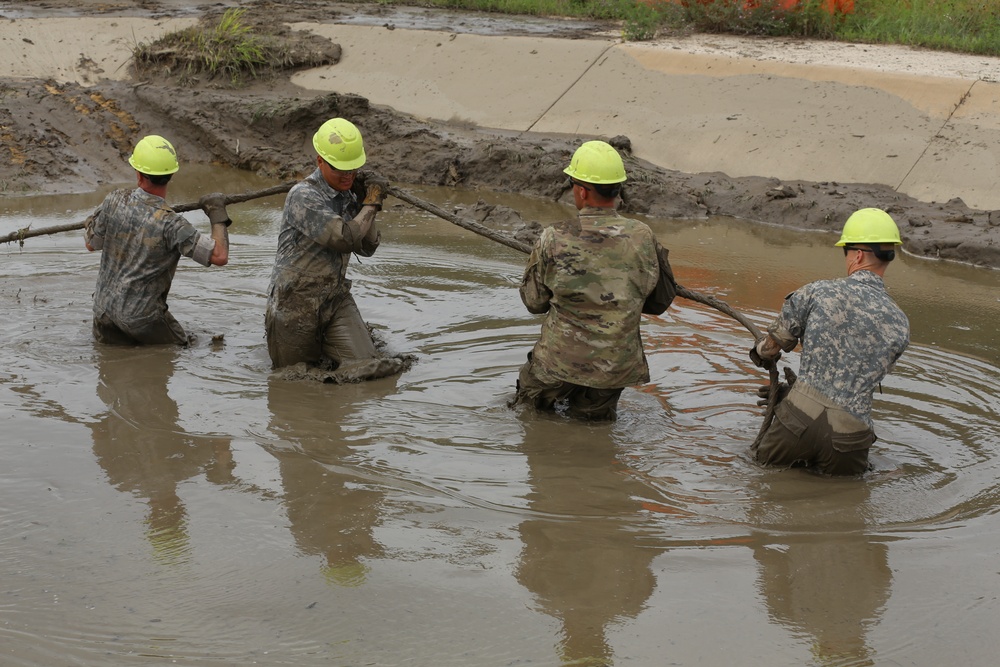 RTS-Maintenance students train in Tracked Vehicle Recovery Course at Fort McCoy