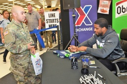 Seahawks LB Bobby Wagner Visits JBLM