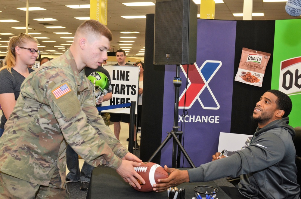 Seahawks LB Bobby Wagner Visits JBLM