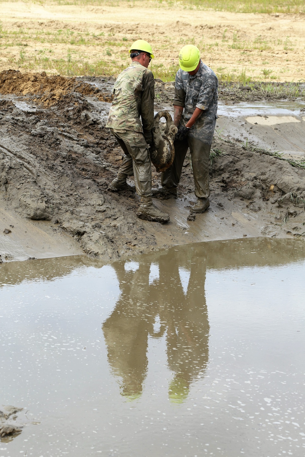 RTS-Maintenance students train in Tracked Vehicle Recovery Course at Fort McCoy