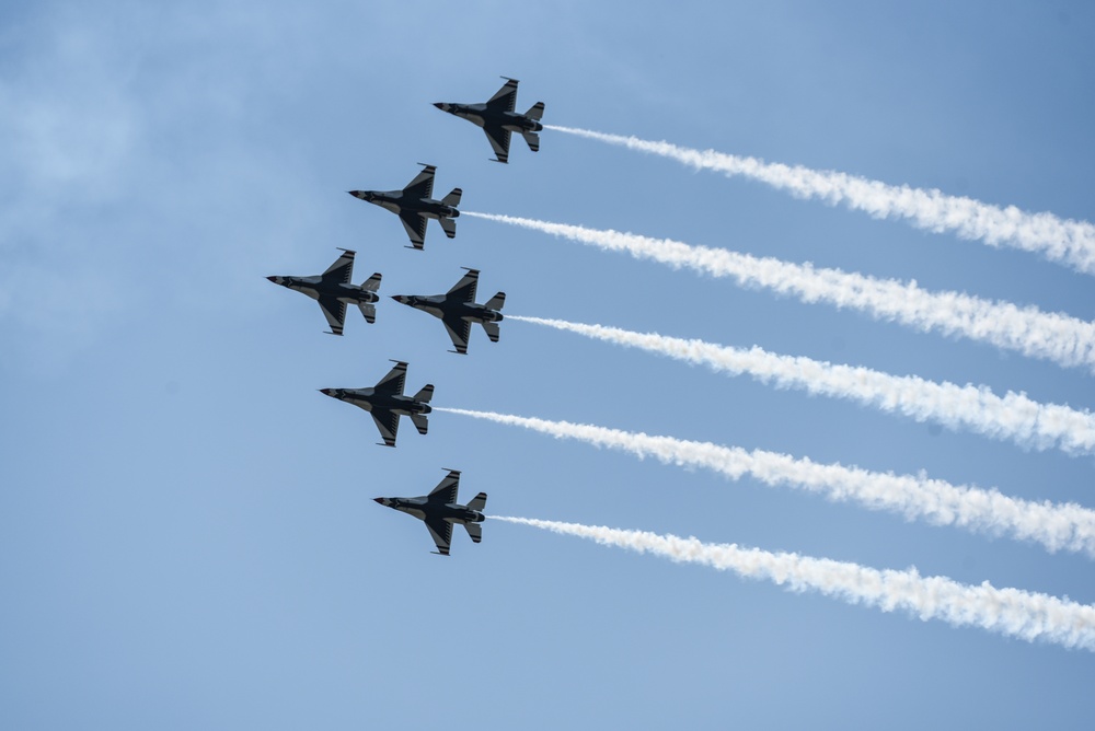 USAF Thunderbirds make roaring return to CFD