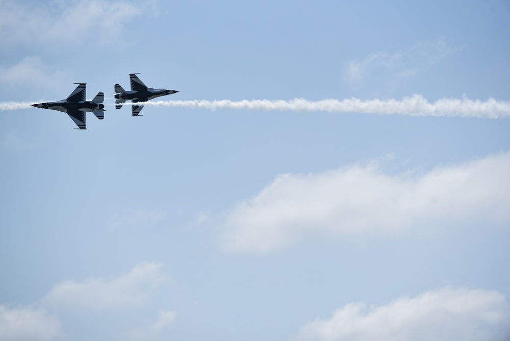 USAF Thunderbirds make roaring return to CFD