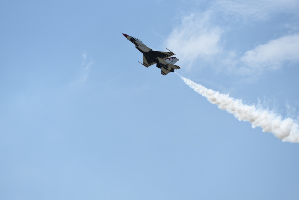 USAF Thunderbirds make roaring return to CFD