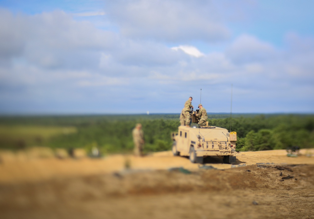 Infantry Soldiers train with Mk 19 grenade launcher