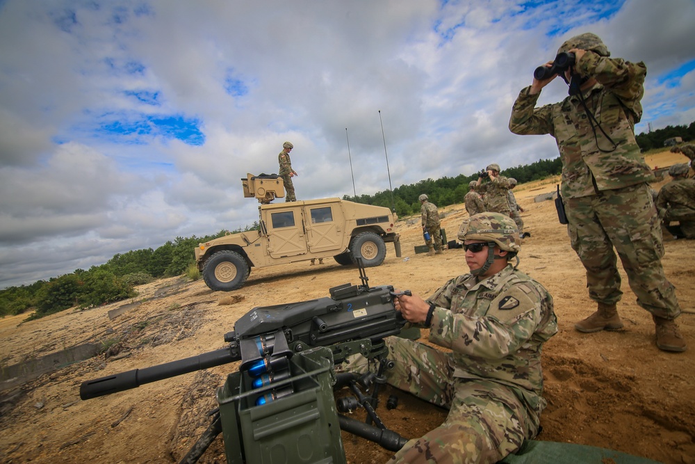 Infantry Soldiers train with Mk 19 grenade launcher