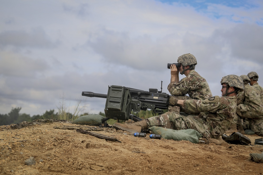 Infantry Soldiers train with Mk 19 grenade launcher