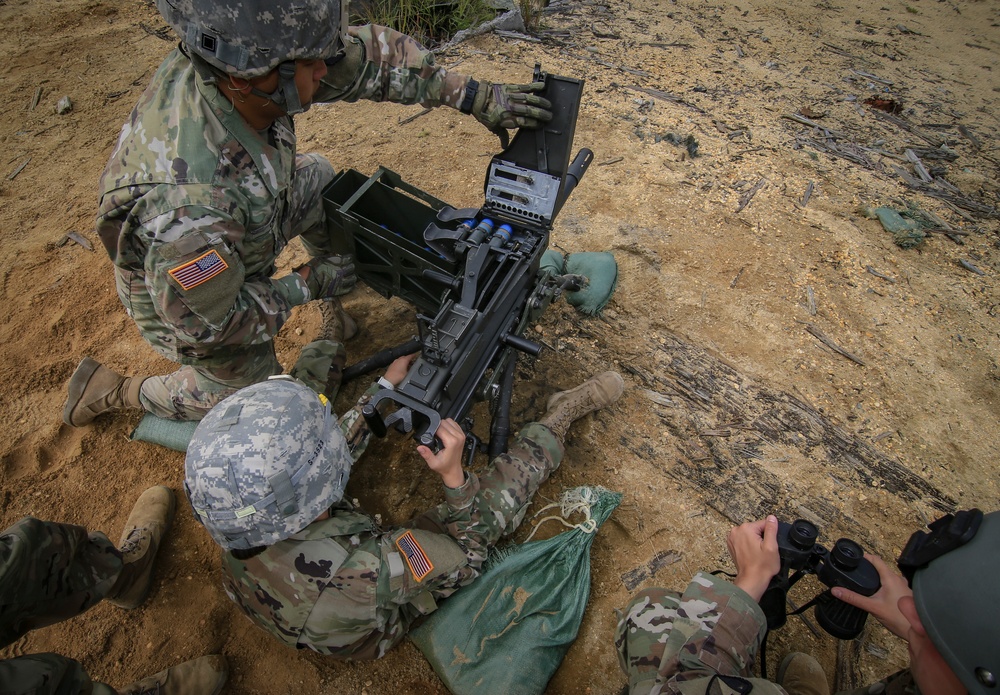 Infantry Soldiers train with Mk 19 grenade launcher