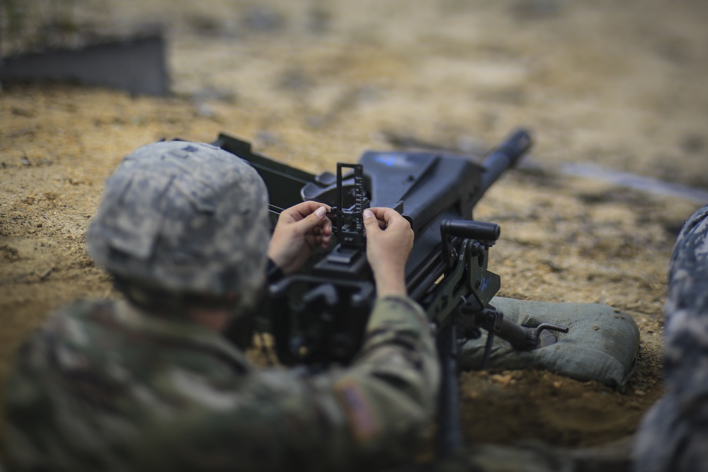 Infantry Soldiers train with Mk 19 grenade launcher