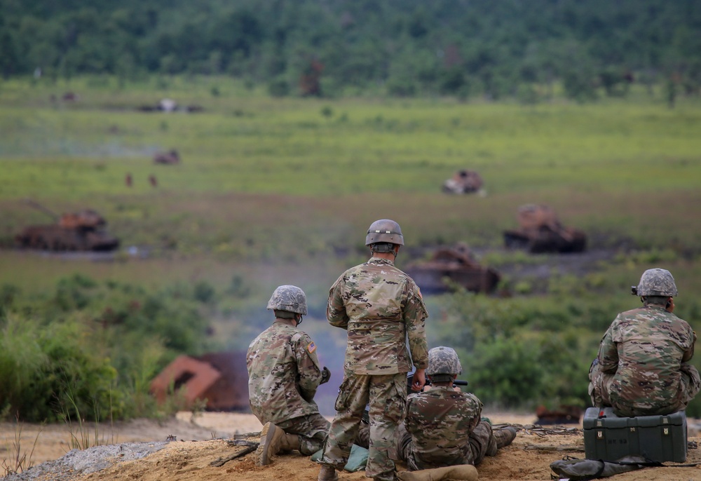 Infantry Soldiers train with Mk 19 grenade launcher