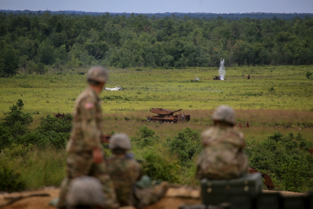 Infantry Soldiers train with Mk 19 grenade launcher