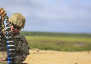 Infantry Soldiers train with Mk 19 grenade launcher