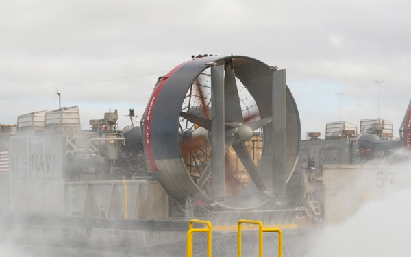 USS Bonhome Richard conducts LCAC operations RIMPAC 2018