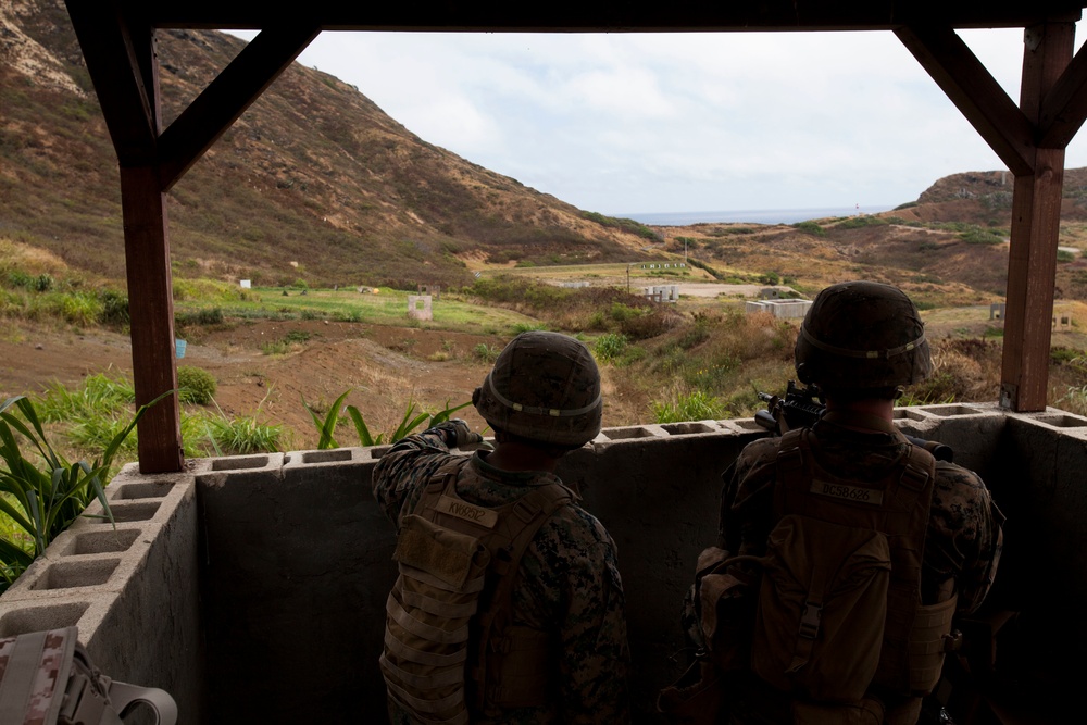 Fire team leaders lead the charge at Hawaii range