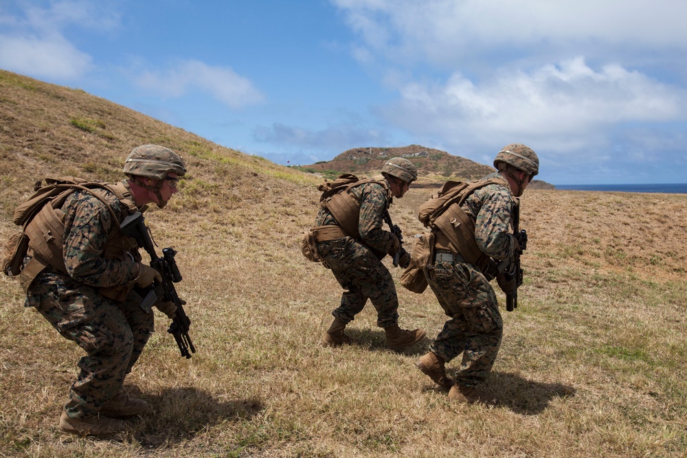 Fire team leaders lead the charge at Hawaii range