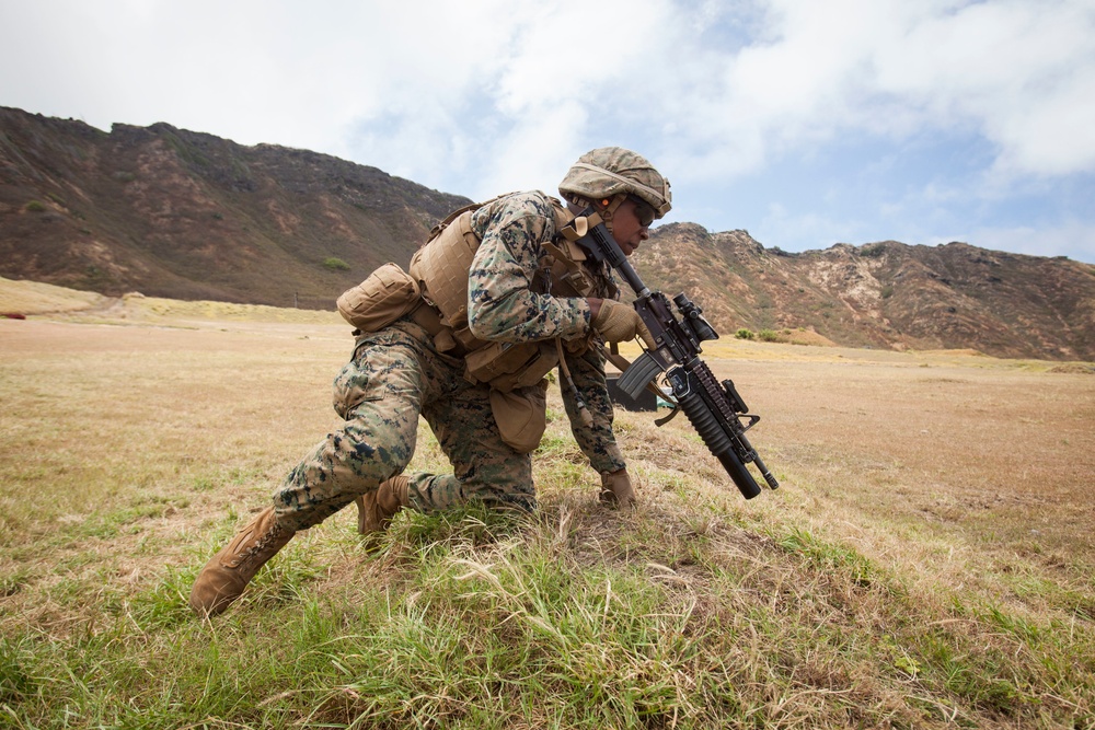 Fire team leaders lead the charge at Hawaii range