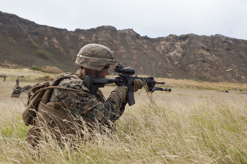 Fire team leaders lead the charge at Hawaii range