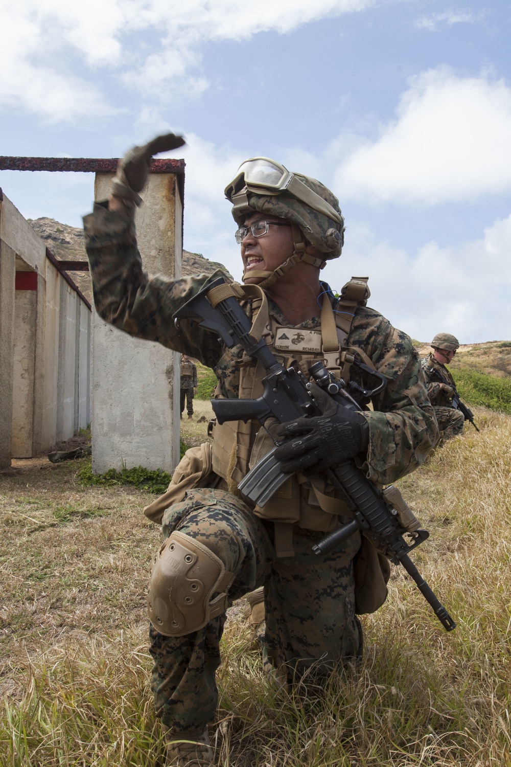 Fire team leaders lead the charge at Hawaii range