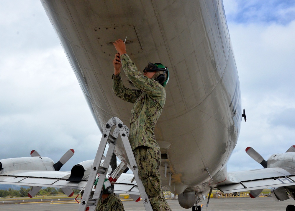 VP-46 Sailors conduct routine maintenance