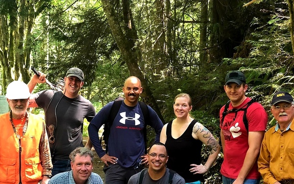 IWTS Pacific Northwest Sailors Lend a Hand Beautifying Their Community