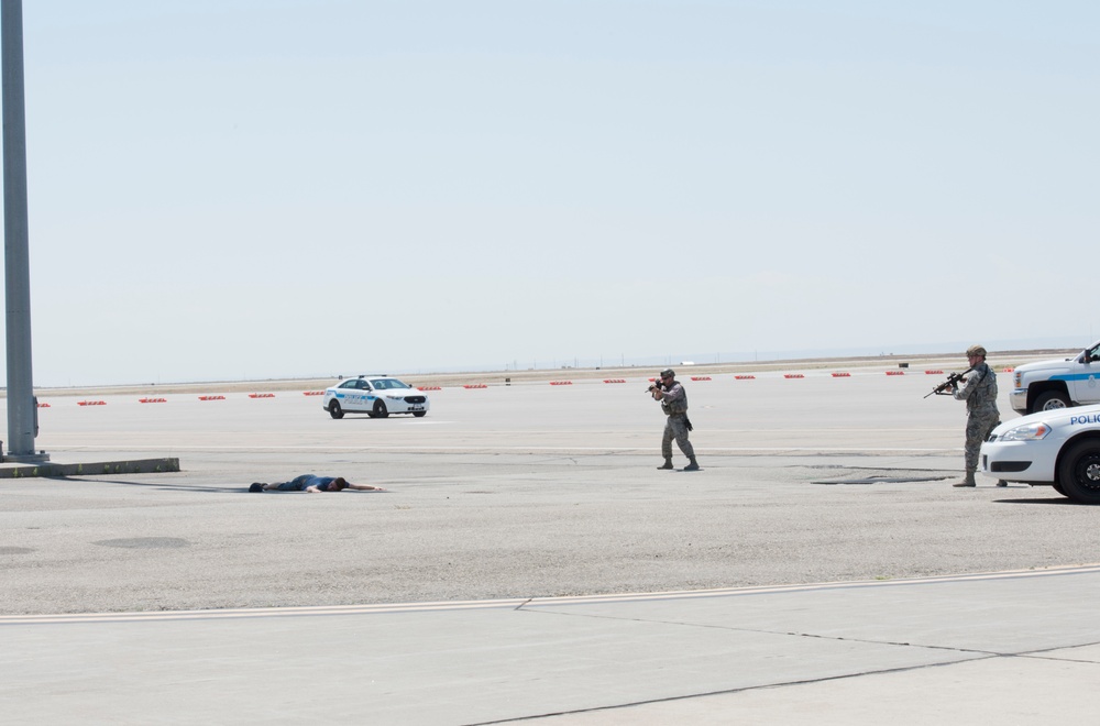 Gunfighters strengthen security measures during FPCON exercise