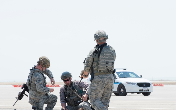 Gunfighters strengthen security measures during FPCON exercise