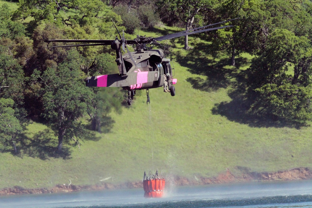 Cal Guard aviators prepare for wildfires with CAL FIRE