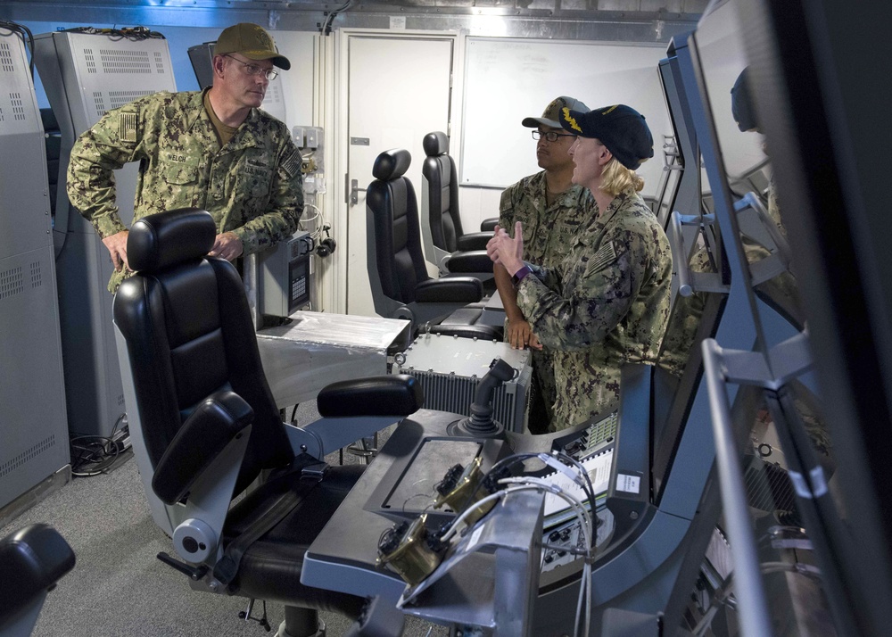 Rear Adm. Dave Welch visits USS Independence (LCS 2)