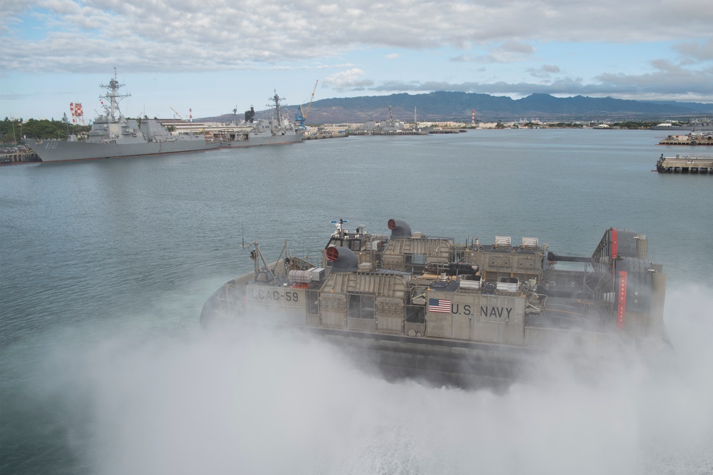 USS Bonhomme Richard Conducts LCAC Operations