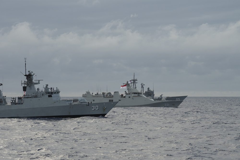 RIMPAC 2018 multinational fleet sails in formation for photo exercise