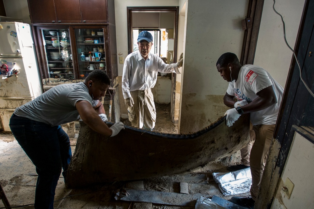 MCAS Iwakuni residents volunteer in flood clean up