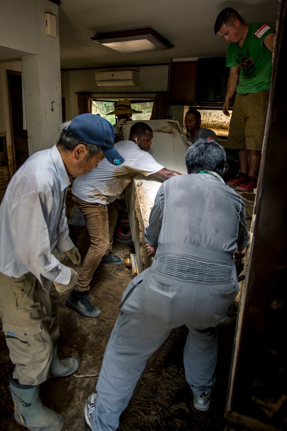 MCAS Iwakuni residents volunteer in flood clean up