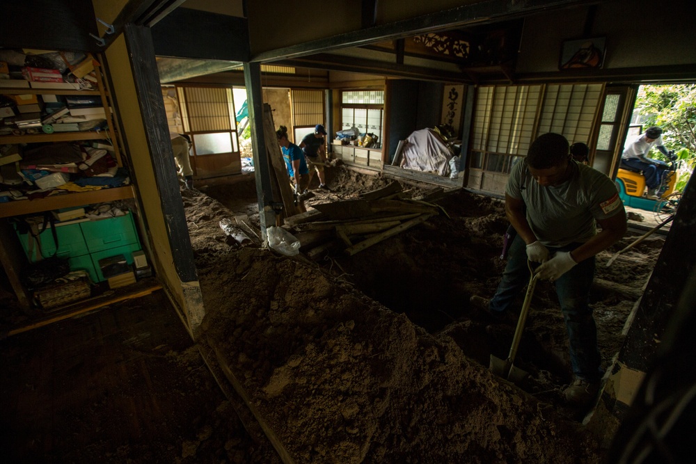 MCAS Iwakuni residents volunteer in flood clean up