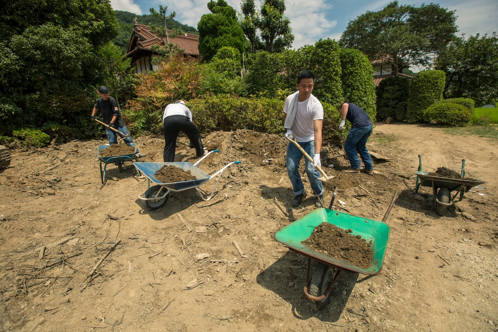 MCAS Iwakuni residents volunteer in flood clean up