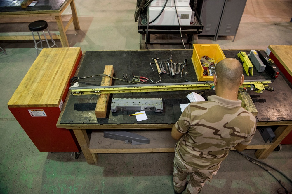 Iraqi F-16 Maintenance